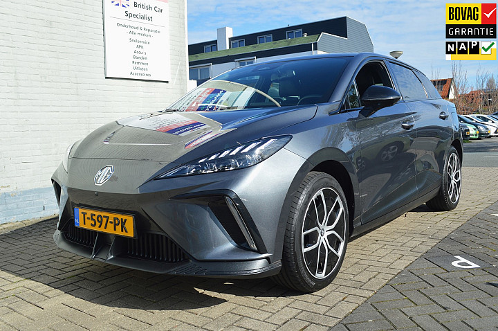 MG MG4 Electric Luxury 64 kWh / 1e eigenaar / trekhaak / BOVAG RIJKLAARPRIJS